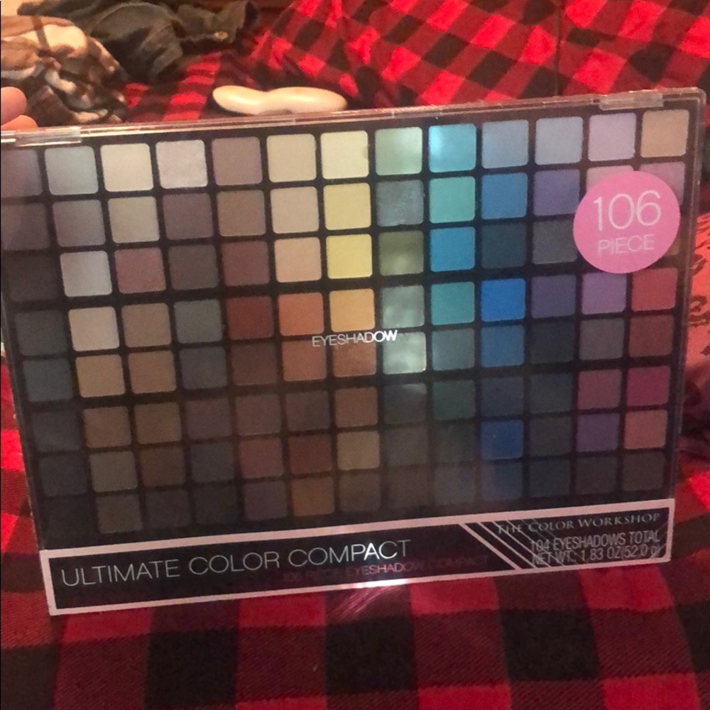 The Color Workshop - 106 Piece Eyeshadow Compact